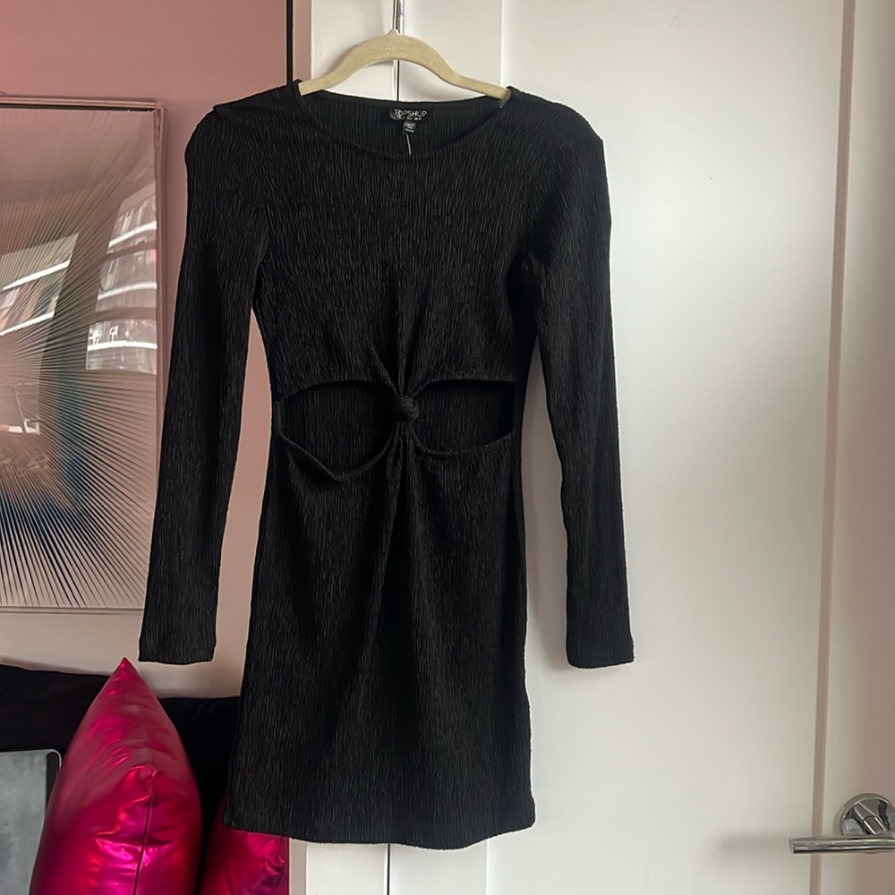 NWT TopShop Women’s Dress Size 6 - belly out - very flattering textured fabric